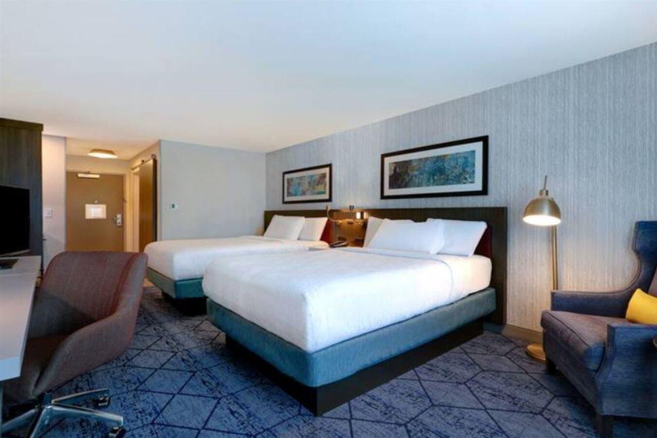Hilton Garden Inn Cedar Rapids Exterior photo